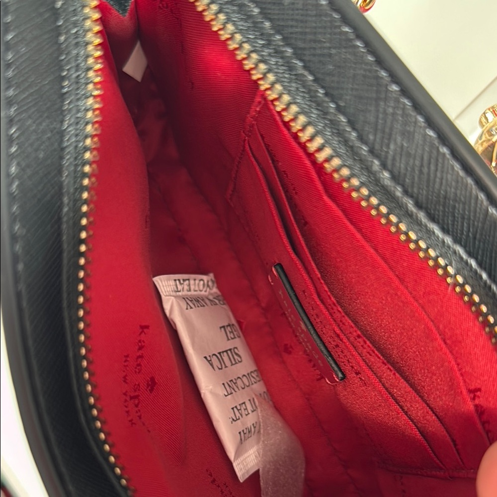 Kate Spade Black and Red Crossbody Bag with Lip Print NWT - Picture 4 of 5